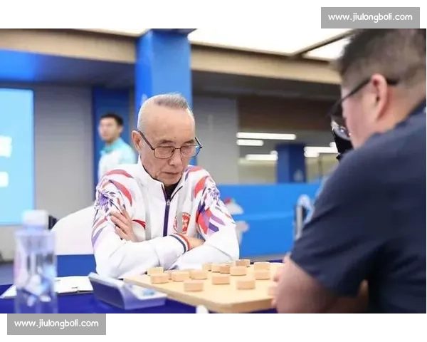 赛场如归家 赖日瑞与少年棋手共守象棋薪火